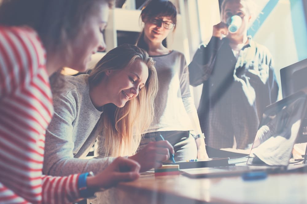 Dicas para criar um ambiente e uma equipe de trabalho feliz