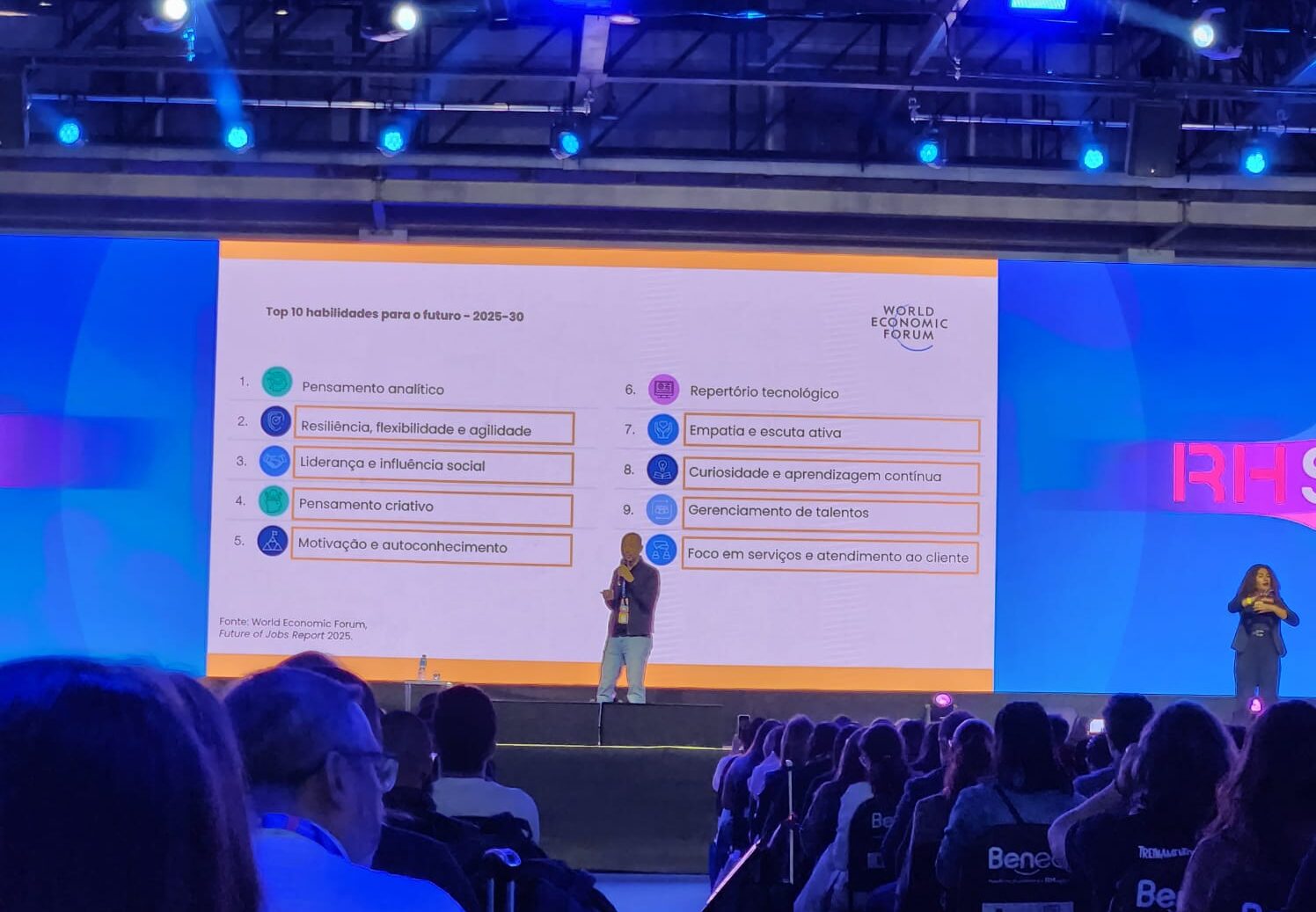 Luciano Santos sobe ao palco no segundo dia de RH Summit 2025
