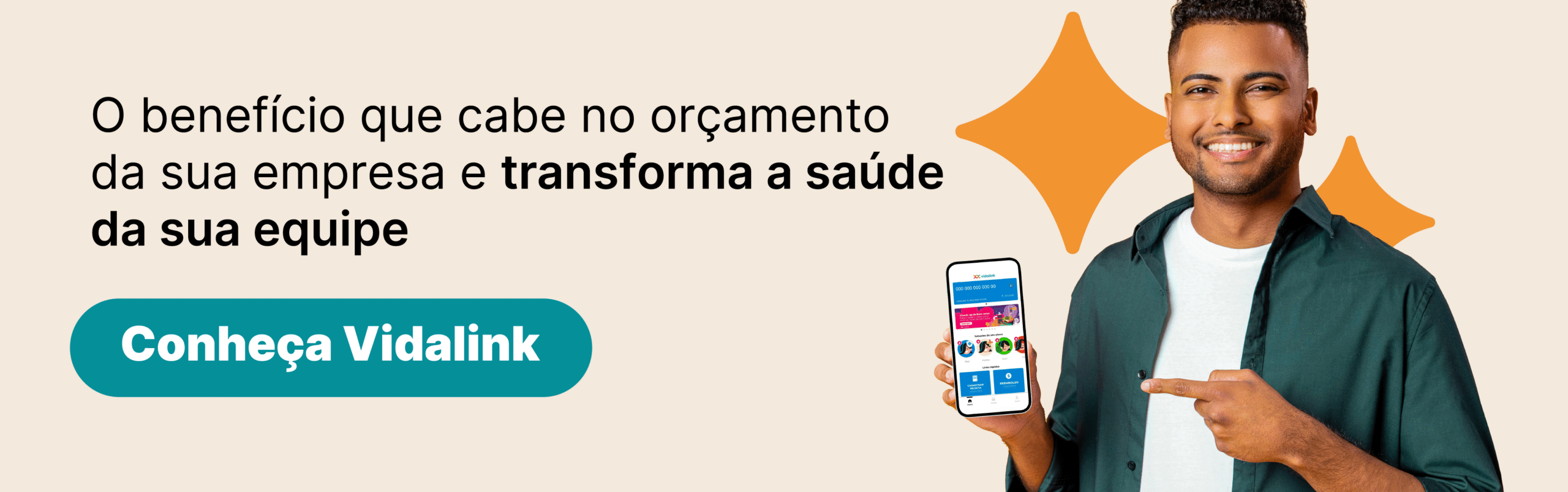 Homem sorridente segura celular com App Vidalink, simbolizando benefícios para pequenas e médias empresas