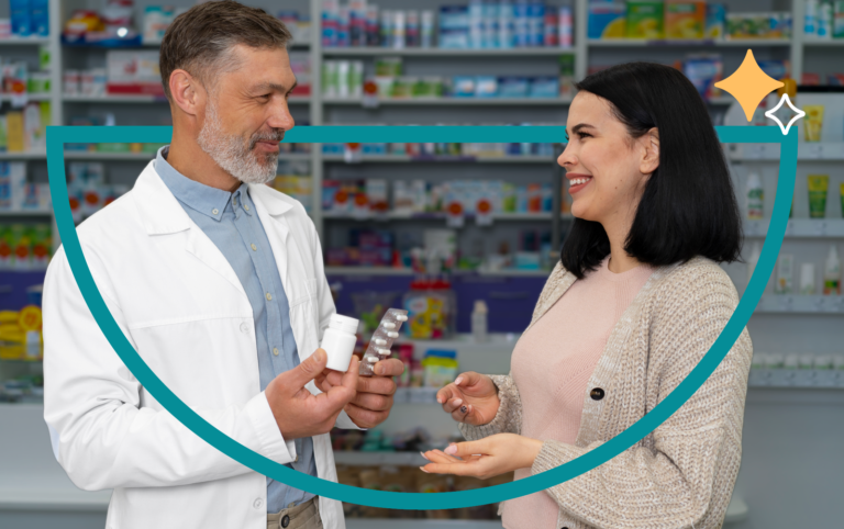 Profissional de saúde conversa com cliente representando o benefício farmácia