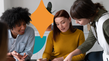 Três profissionais conversam sobre as principais tendências de RH em 2026