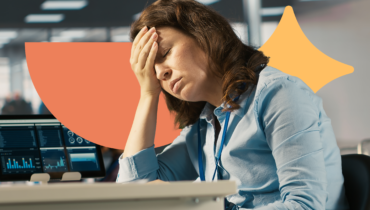 Funcionário com burnout em ambiente corporativo