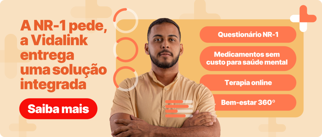 Profissional de RH se prepara com o apoio do Manual NR-1 e da Vidalink para a nova norma