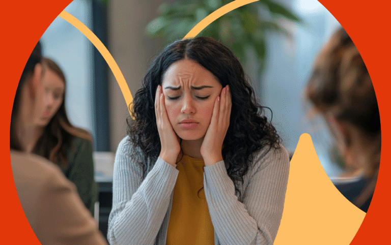 Mulher em ambiente corporativo demonstrando estresse e doenças psicossociais