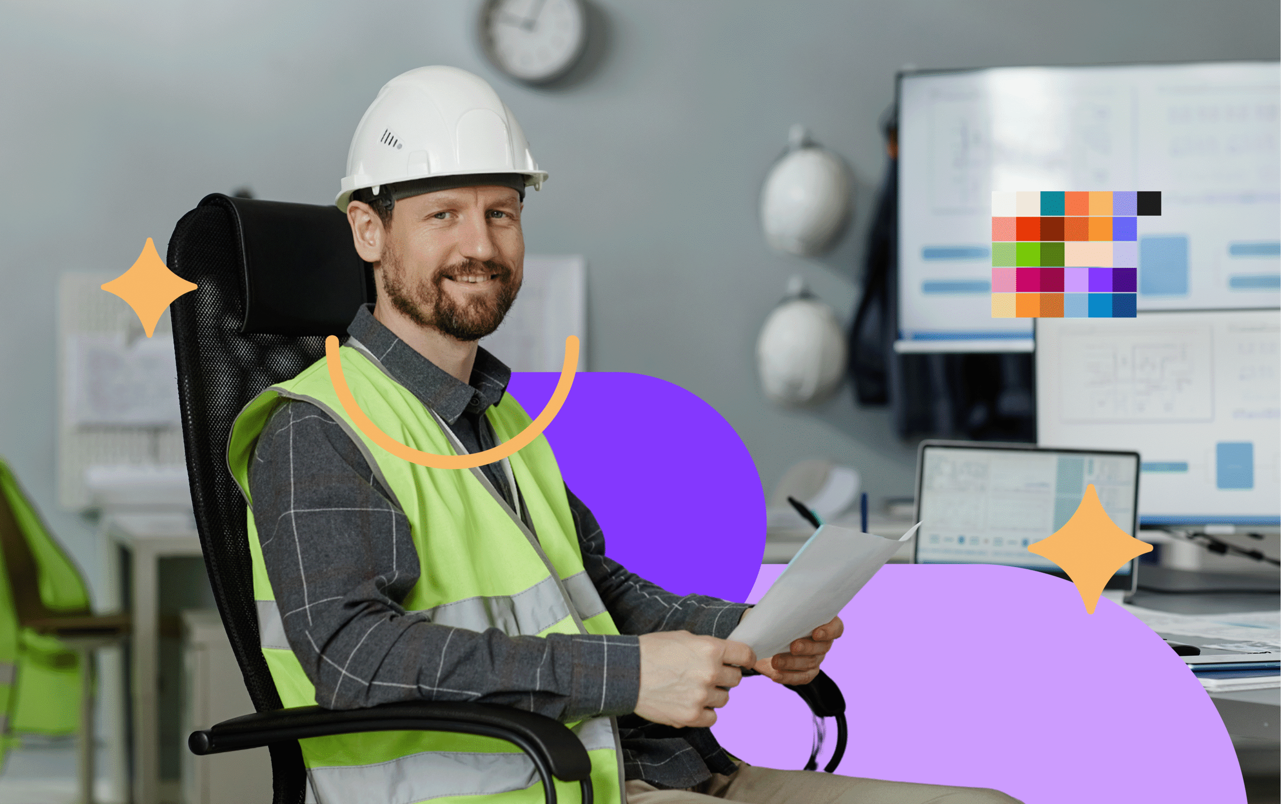Homem de barba e sorridente vestindo capacete branco e colete refletivo verde de segurança, sentado em uma cadeira de escritório segurando papéis, ilustrando a gestão estratégica da segurança no trabalho.